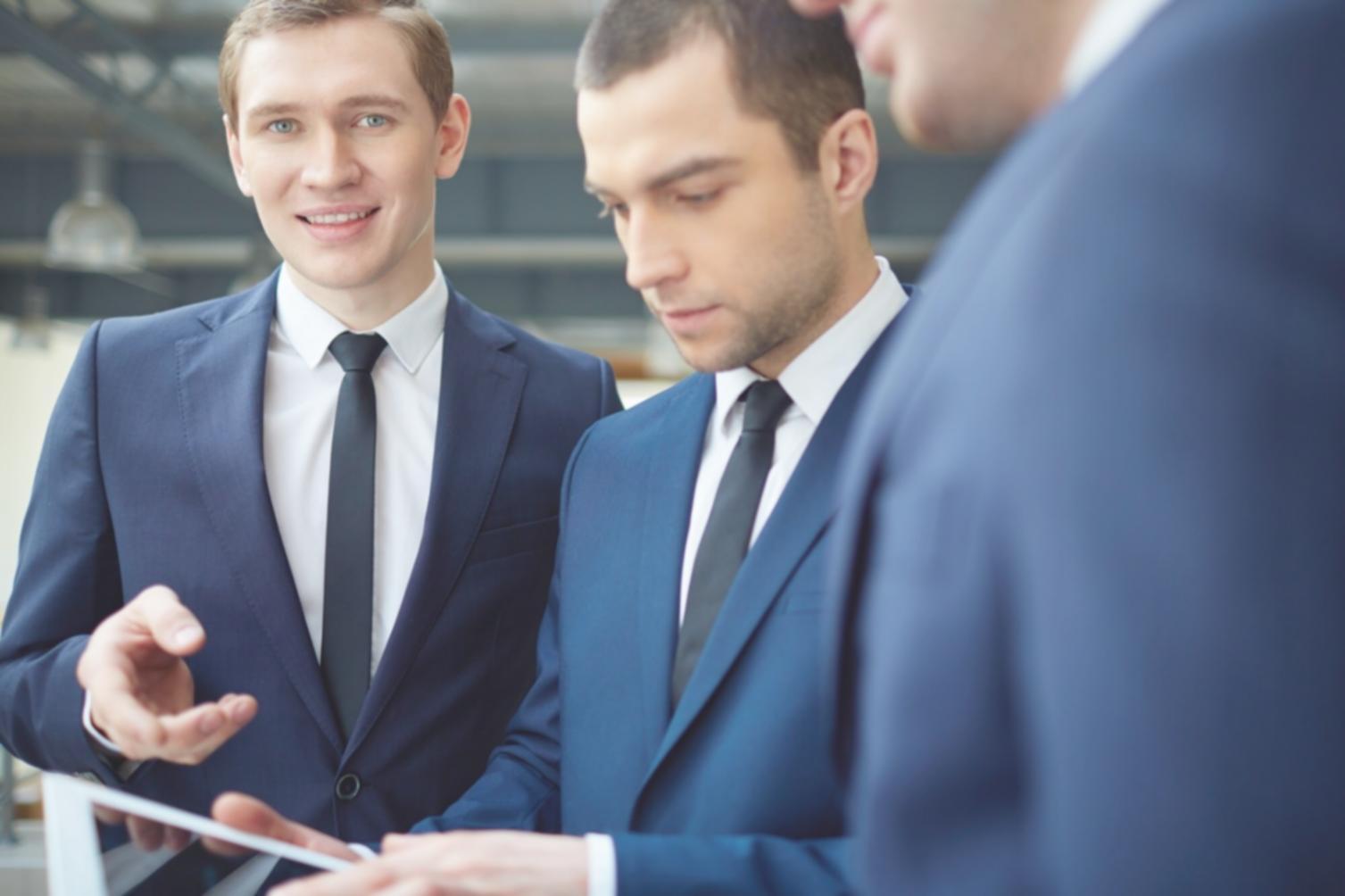 Equipo de ravelionqist trabajando en nuevos modelos financieros